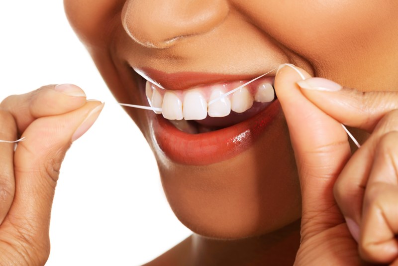 El uso del hilo dental - Dental Galindo