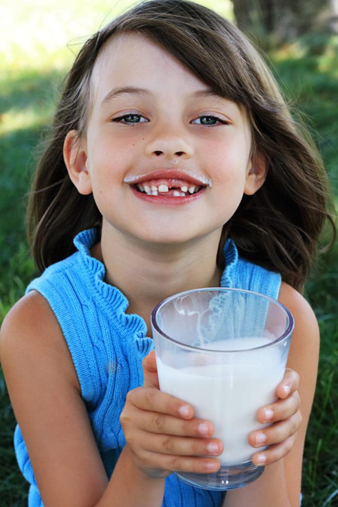 Se deben arrancar los dientes de leche que se mueven