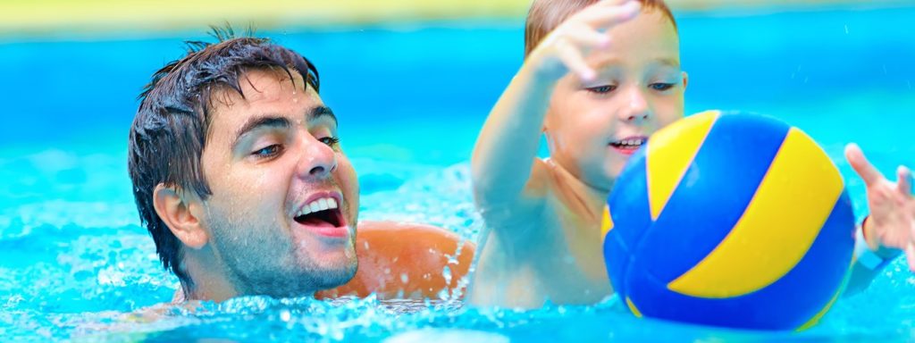 El cloro de la piscina puede afectar a los dientes