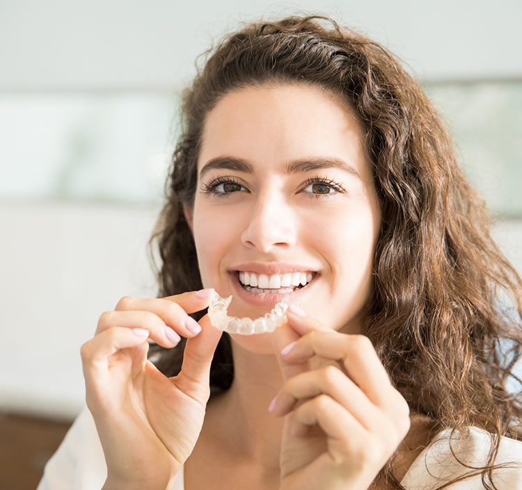 Ortodoncia invisible Invisalign o Smile Direct Club?