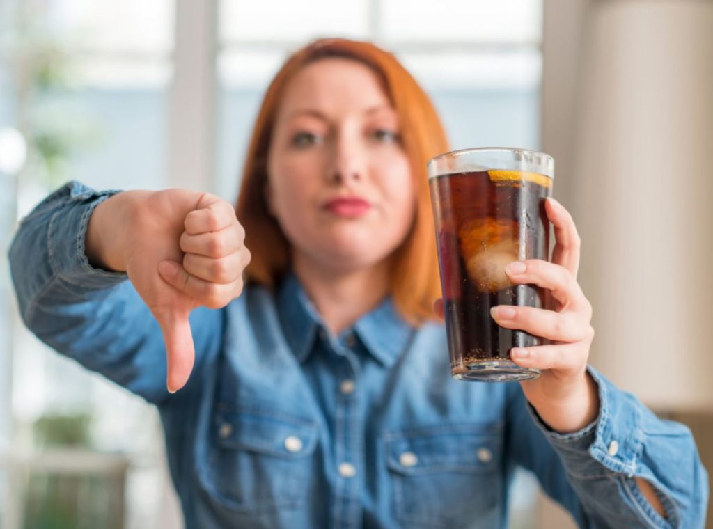 Las bebidas carbonatadas dañan el esmalte y favorecen la sensibilidad dental