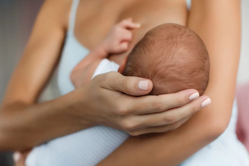 La lactancia materna previene la caries y favorece una mejor mordida del niño