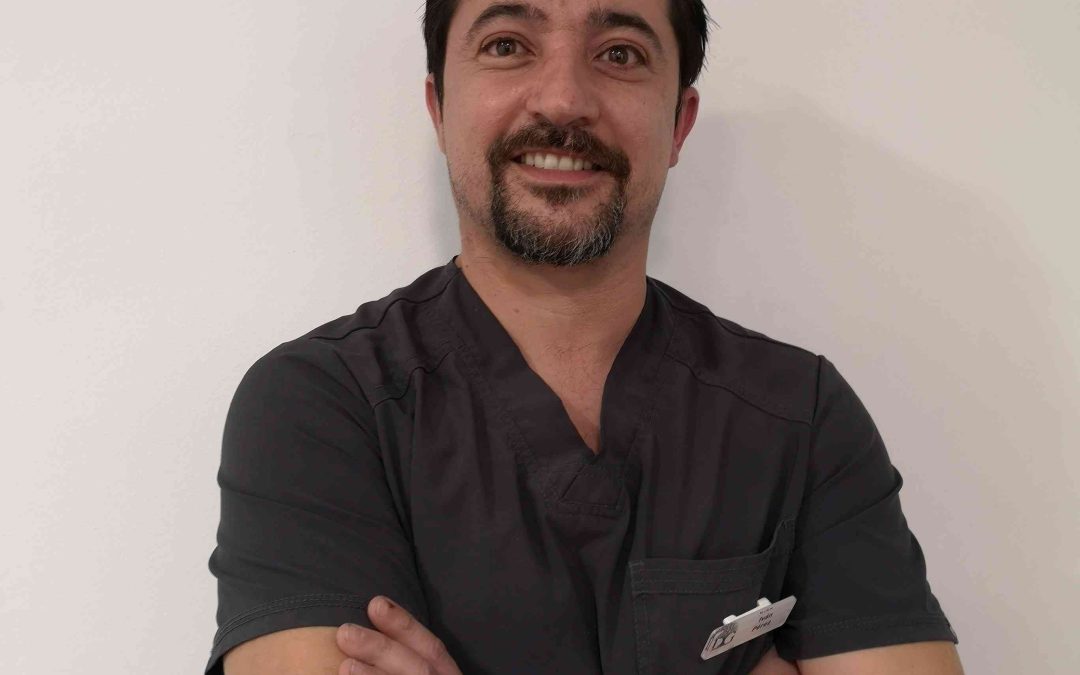 Iván Pérez, higienista dental: «Un paciente contento te llena»